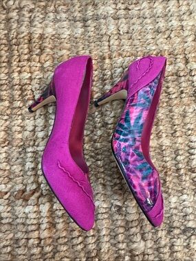 Vintage Jasmine Fuchsia Pink Pointed Toe Kitten Heels Size 25  US 5-5.5